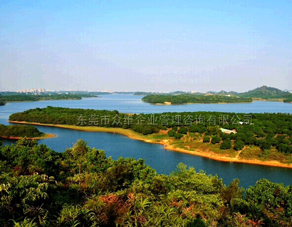 東莞松山湖野戰(zhàn)松湖花?；?  height=